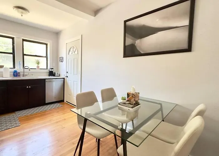 Apartment Comfy Retreat In Rogers Park, Prime Location!