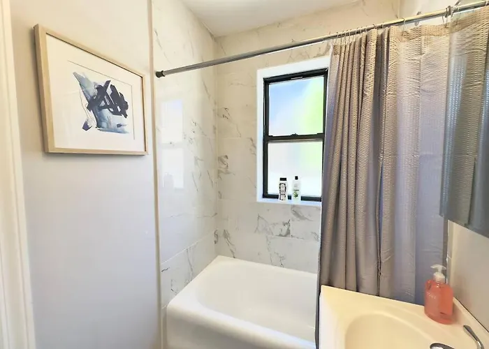 Apartment Comfy Retreat In Rogers Park, Prime Location! *