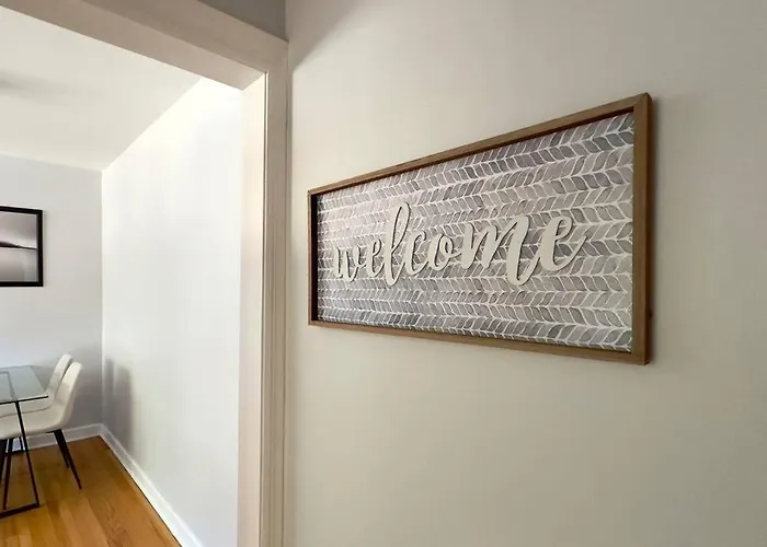 Comfy Retreat In Rogers Park, Prime Location! *